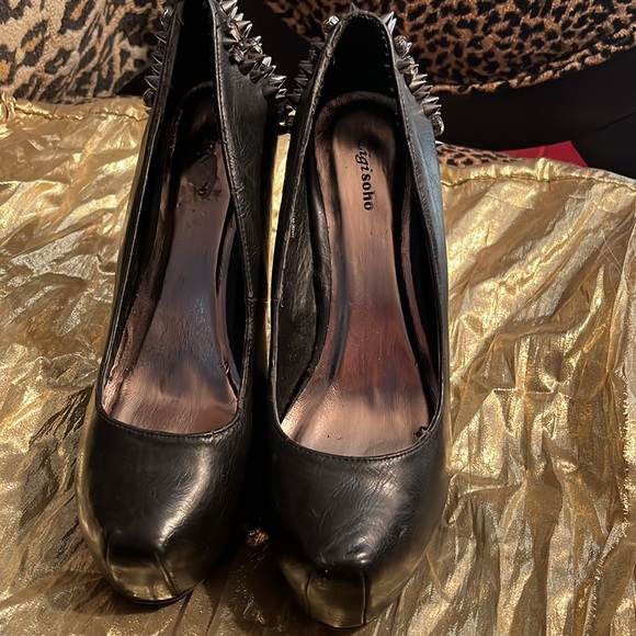 size 9 pewter/silver cones & clear stones on back 5 in heels.New tried on only - Picture 8 of 14